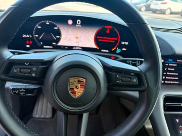 صورة 9 لـ 2020 Porsche TAYCAN