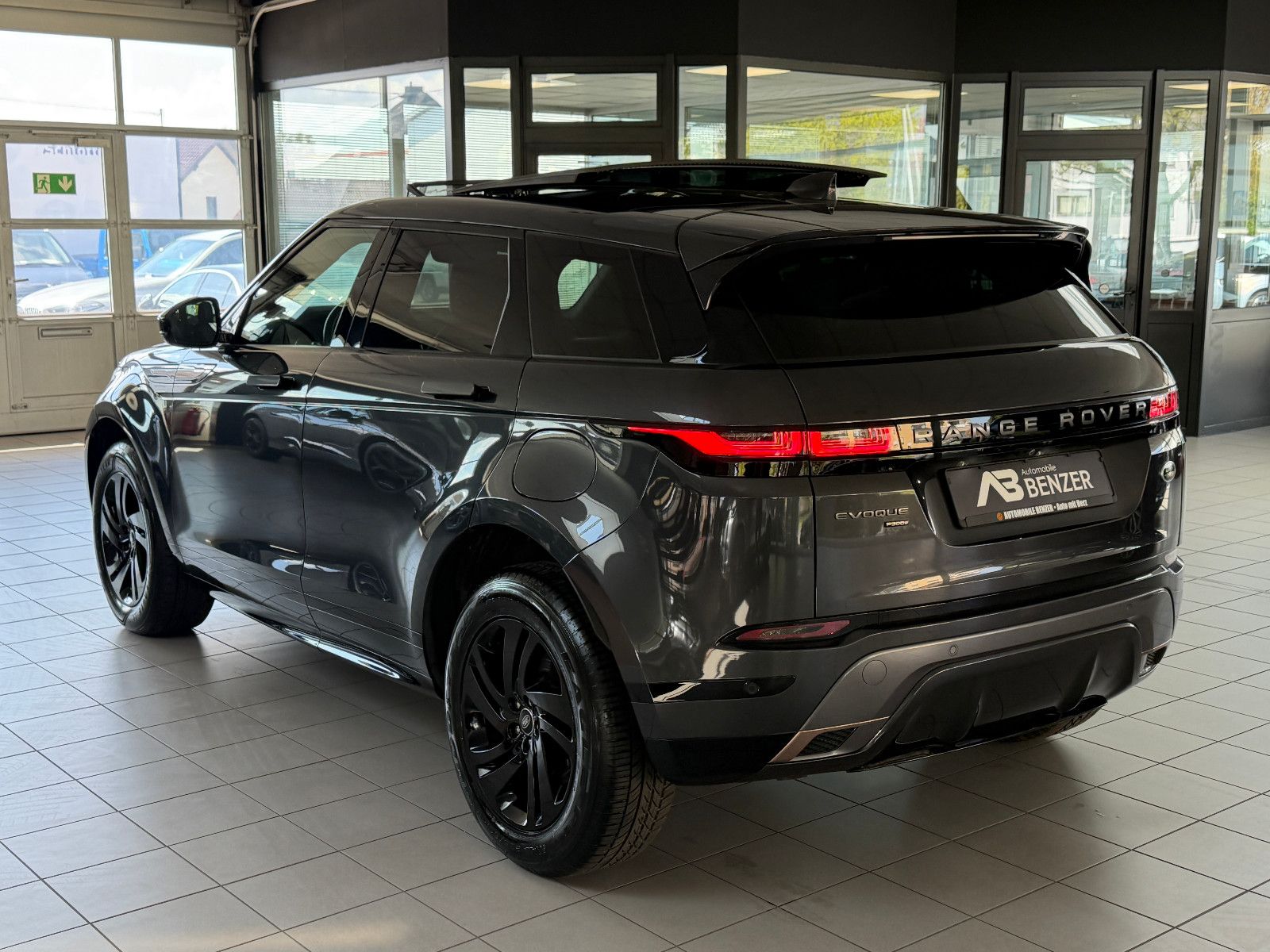Fahrzeugabbildung Land Rover Range Rover Evoque S Hybrid /R-DYNAMIC/PANO/KAM