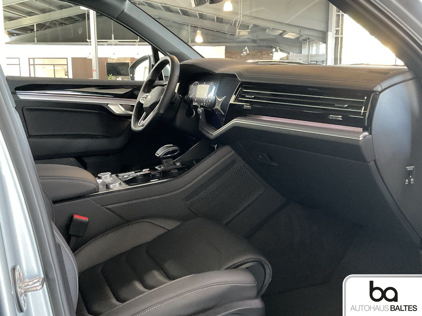Volkswagen Touareg 3.0 V6 TDI R-Line 4Motion 360° ACC Pano foto 6