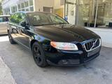 Volvo V70 2.5 Kombi Kinetic / Leder / Navi - Volvo V70 mit Benzin-Antrieb: Kombi, 2.5
