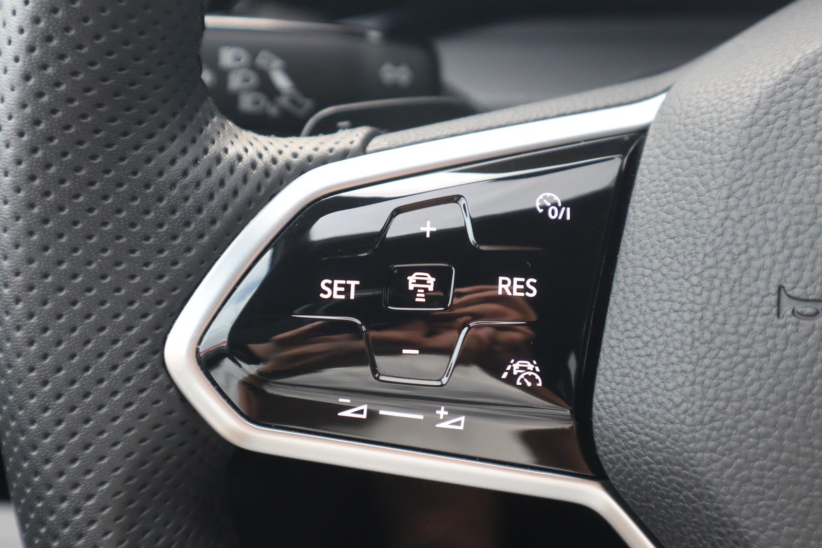 Volkswagen Golf VIII 2.0 GTI LED Head-Up ACC Standheizung, миниатюра 14
