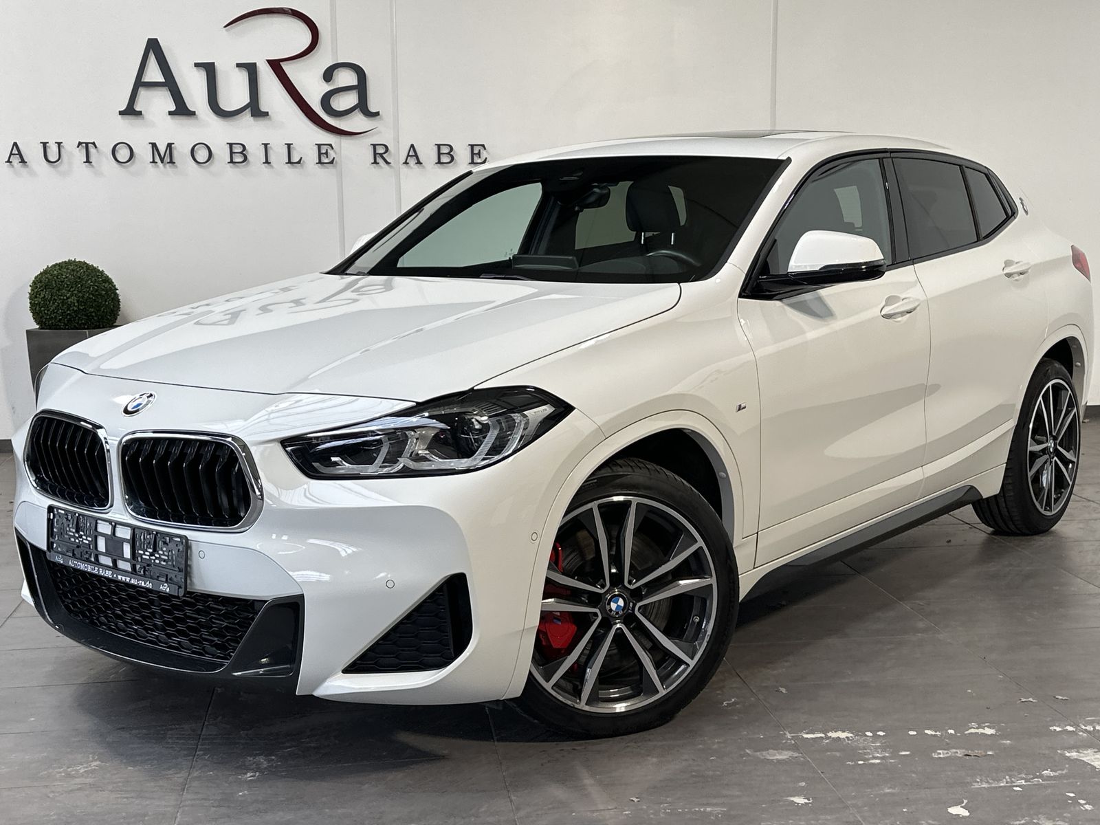 Fahrzeugabbildung BMW X2 xDrive20d M-Sport NAV+LED+AHK+PANO+KAM+19ZOLL