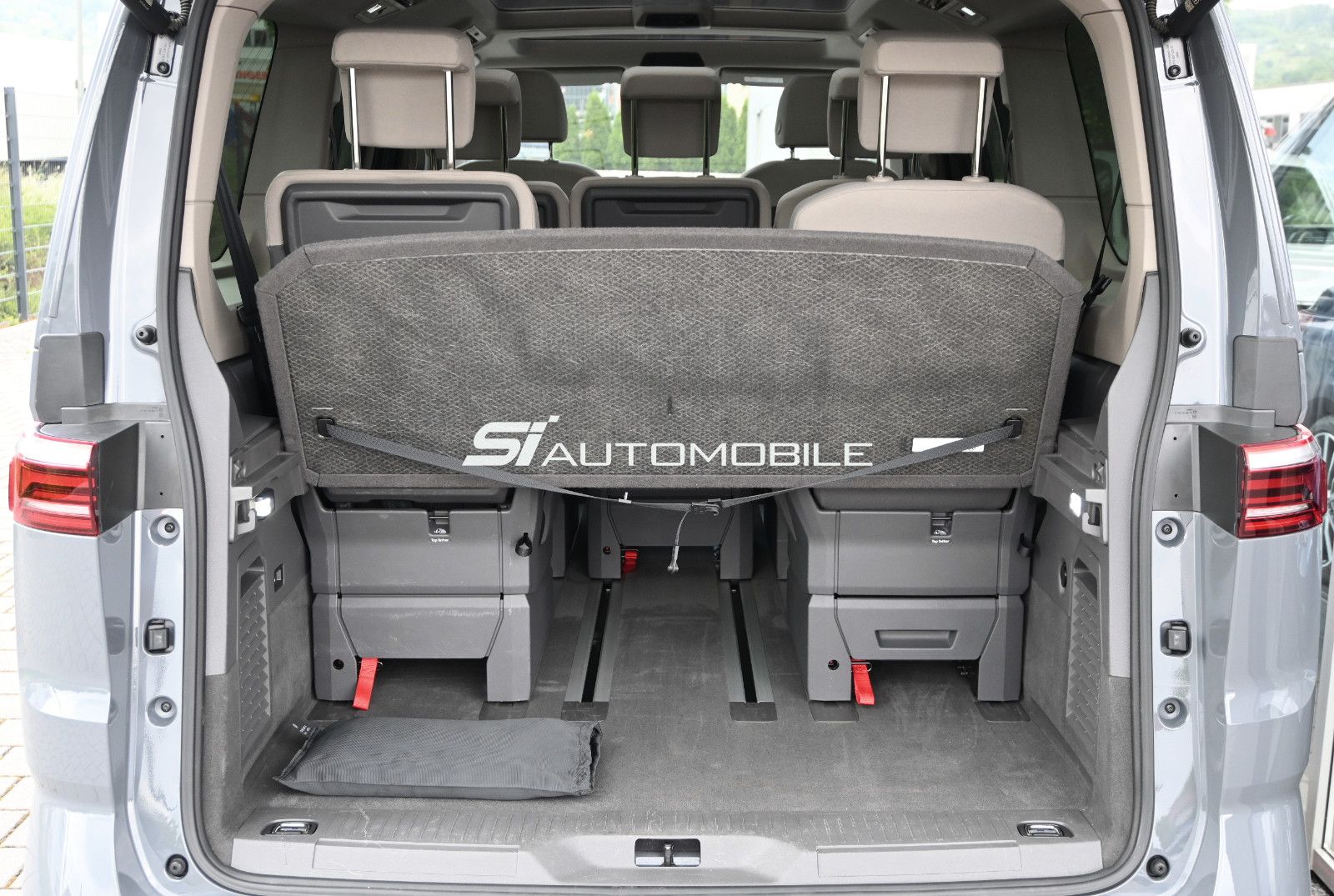 Fahrzeugabbildung Volkswagen T7 Multivan 2,0 TDI DSG Edition Lang °AHK°HUD°SH