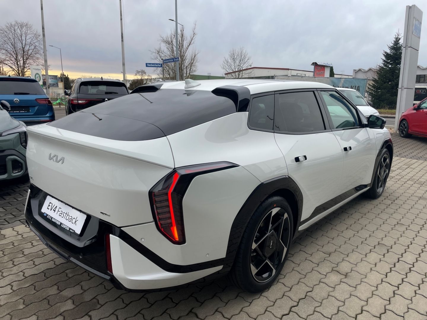 Fahrzeugabbildung Kia EV4 Fastback Kamera Schiebedach Sitzbelüftung