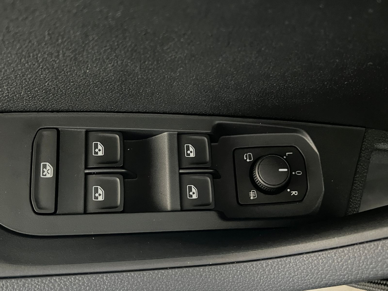 Fahrzeugabbildung SKODA Karoq Tour 1.5 TSI DSG *AHK, Matrix-LED*