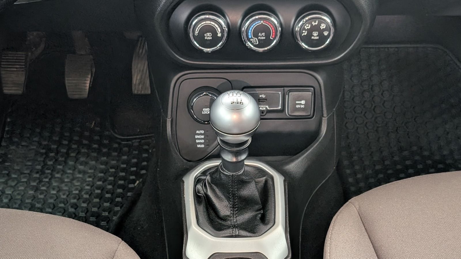 Fahrzeugabbildung Jeep Renegade 2.0 MultiJet II 140 AWD * AHK Night Eag