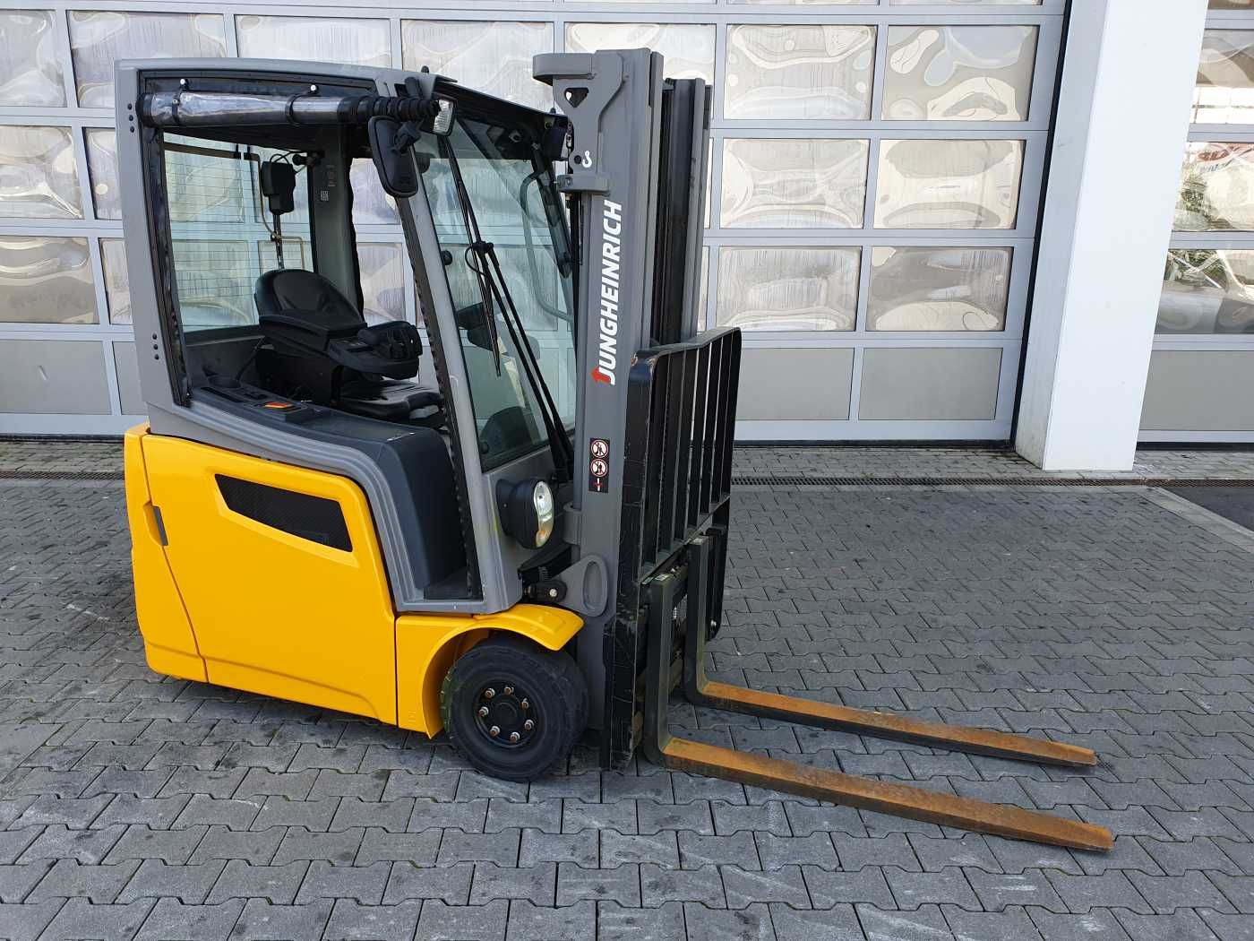 Fahrzeugabbildung Jungheinrich EFG 215 / Triplex: 4.25m! / SS / nur 3.488h!