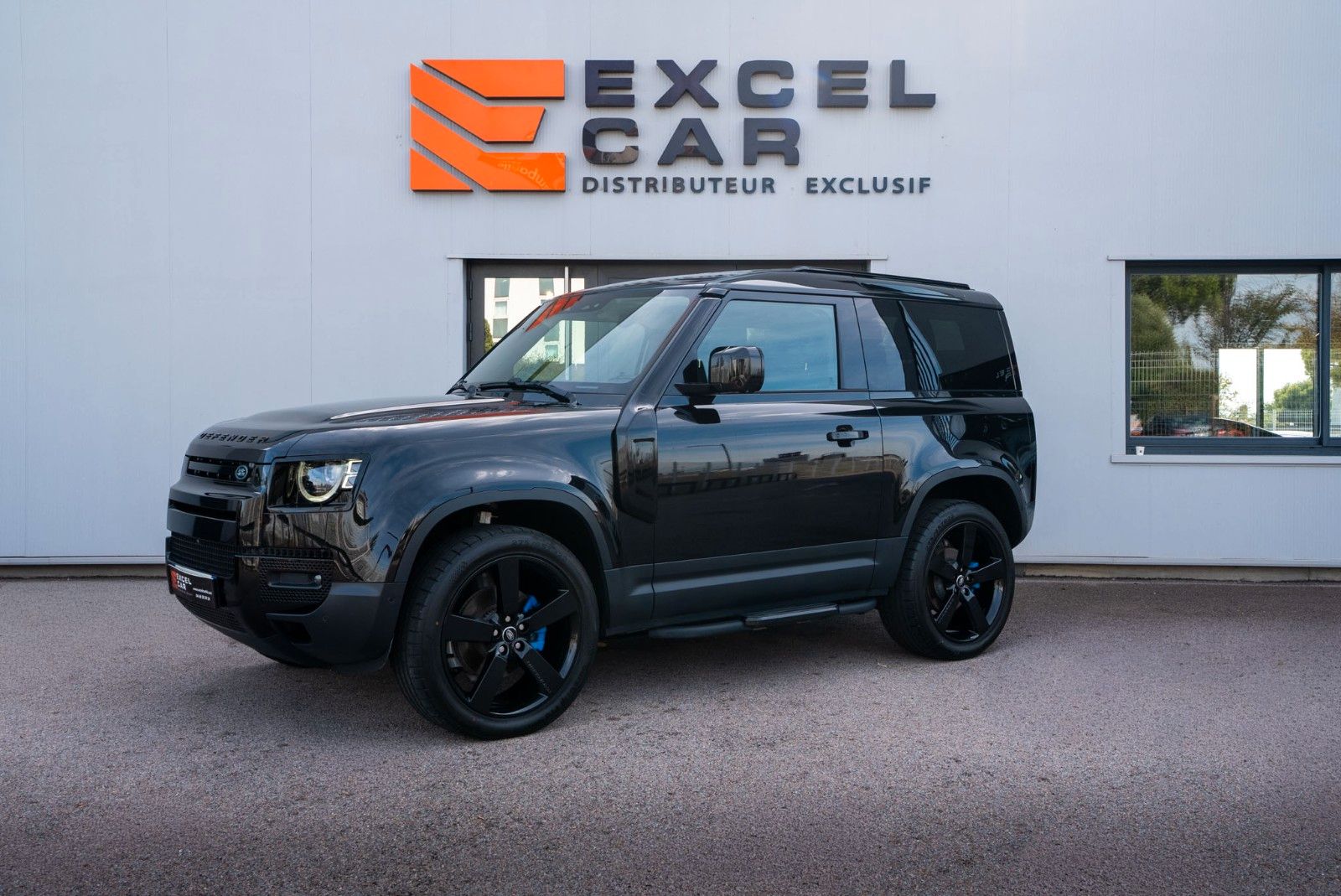 Land Rover Defender 90 D200 MHEV*Matrix*Black*19"