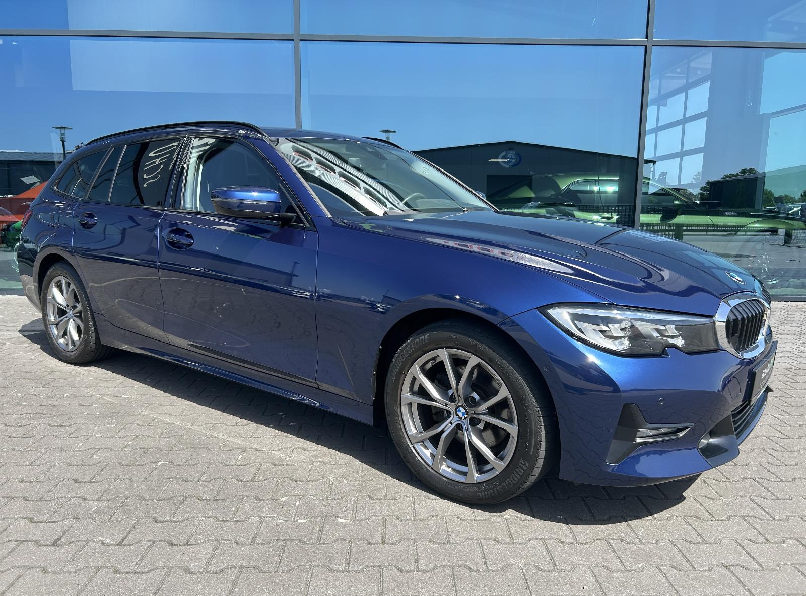 BMW 320d SportLine Autom. LED AHK Navi HUD Pano 17"
