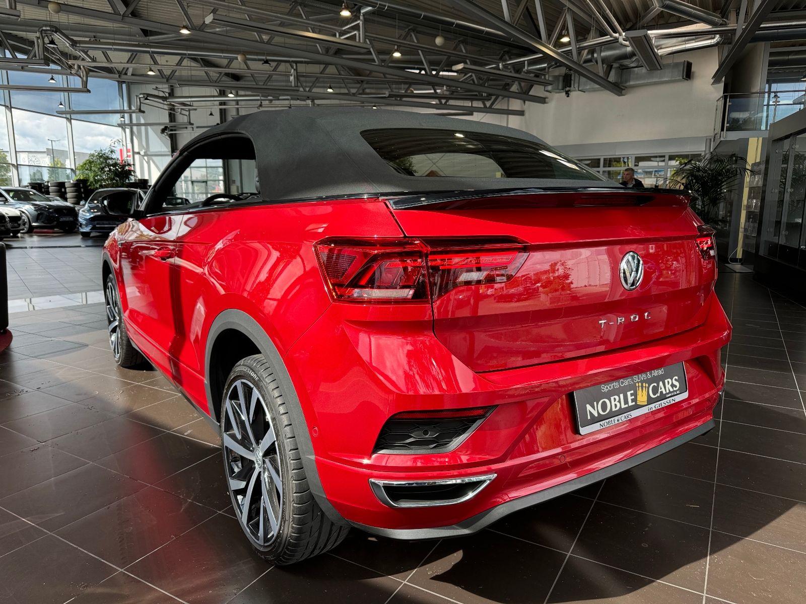 Fahrzeugabbildung Volkswagen T-Roc Cabriolet R-Line AHK BEATS NAV SHZ RFK 19"