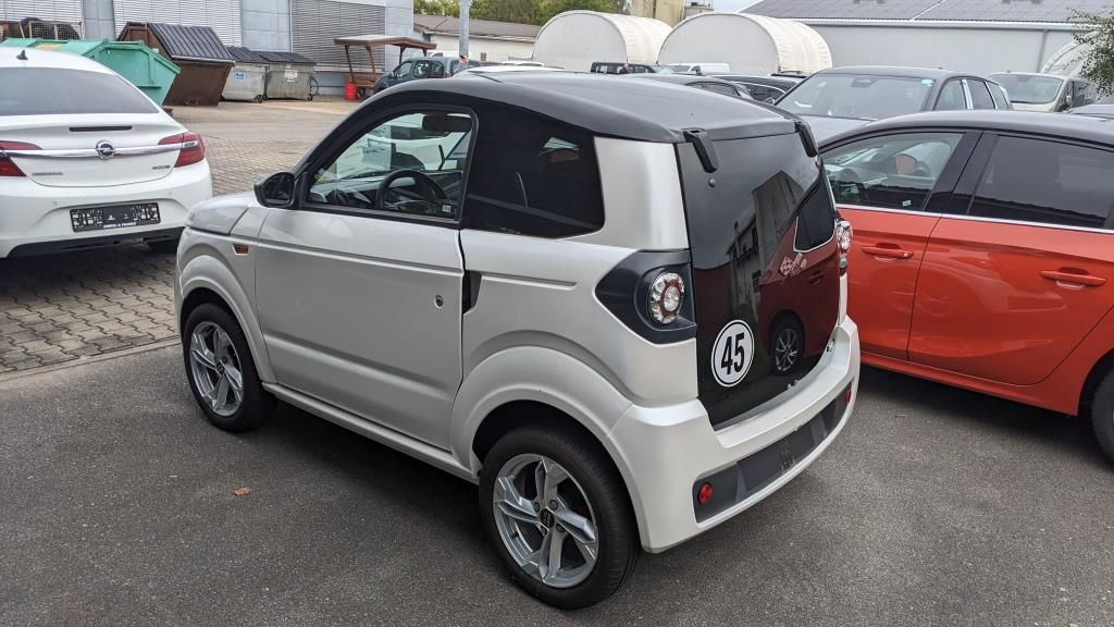 Autohaus Zimpel & Franke - Ligier MyLi E.PIC EV8 Carplay Servo - Bild 2 Autohaus Zimpel & Franke - Ligier MyLi E.PIC EV8 Carplay Servo - Bild 2