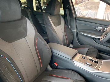 BMW 320d xDrive Touring M Sportpaket Head-Up HiFi