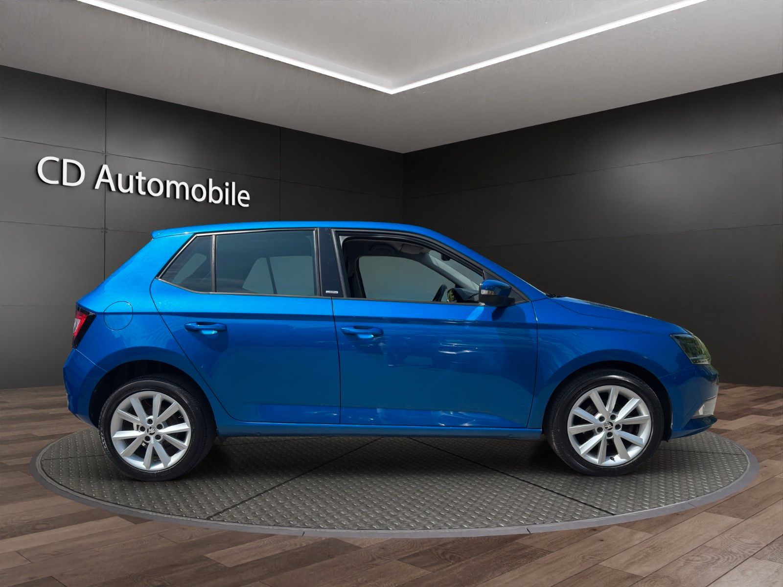 Fahrzeugabbildung SKODA Fabia Joy/NAVI/SHZ/2xPDC/Service Neu !/
