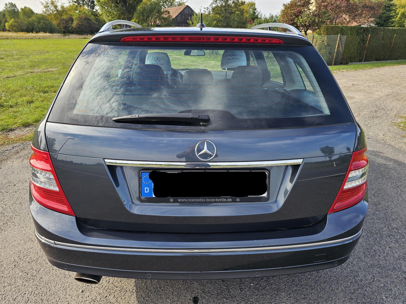 Mercedes-Benz C250 2011 — вигляд ззаду