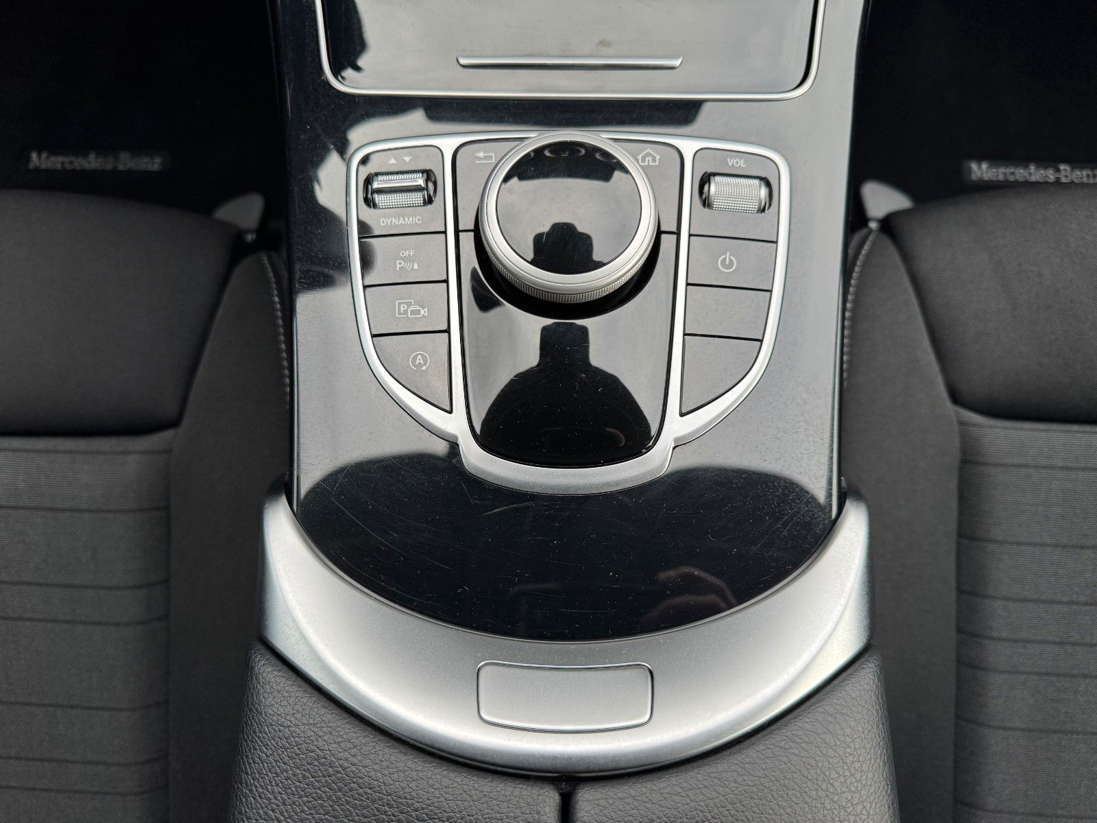 Fahrzeugabbildung Mercedes-Benz C 180d T LED+RKamera+SHZ+DAB