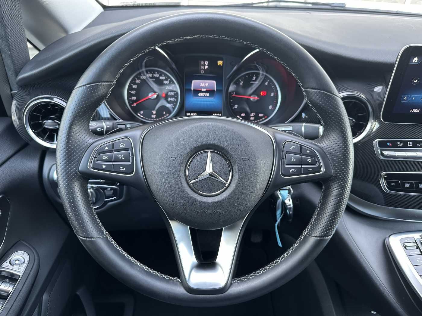 Fahrzeugabbildung Mercedes-Benz V 300 d EDITION 4MATIC DISTRONIC AHK LED Kamera