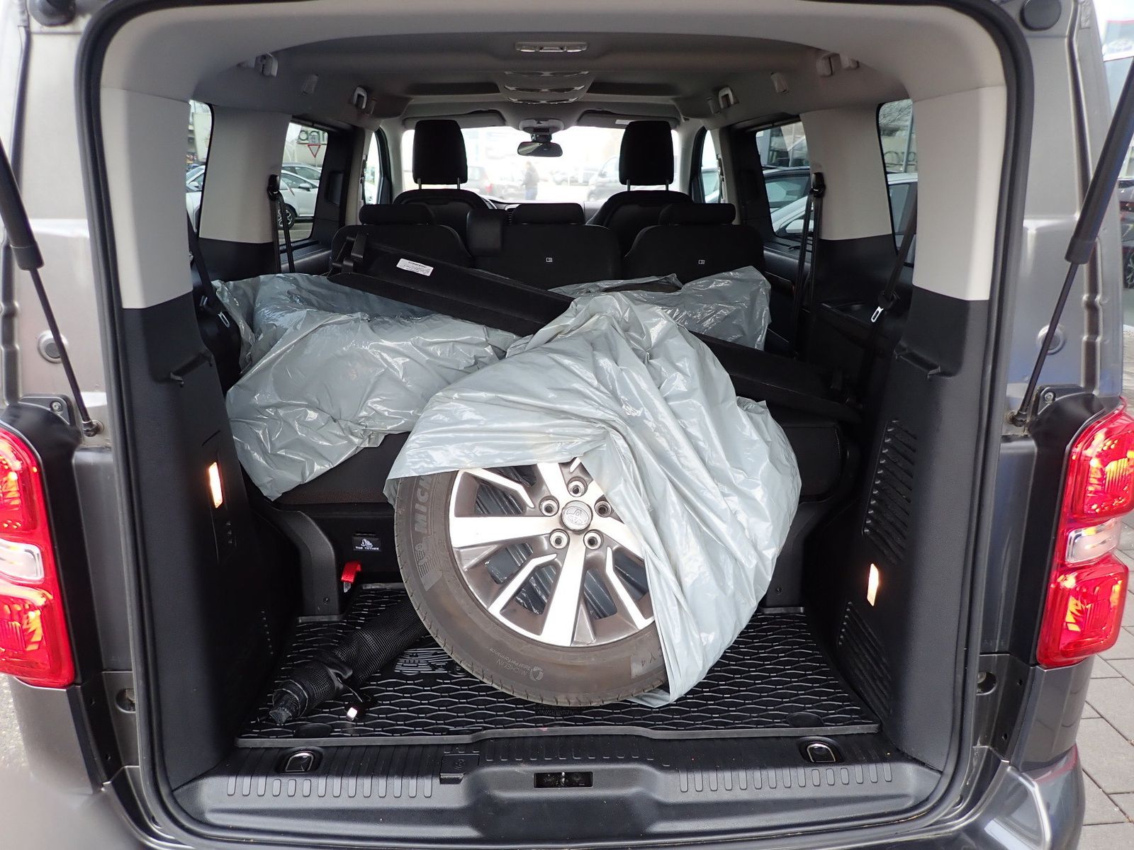 Fahrzeugabbildung Toyota Proace Verso 2.0 D L1 Team D, 8-Sitzer