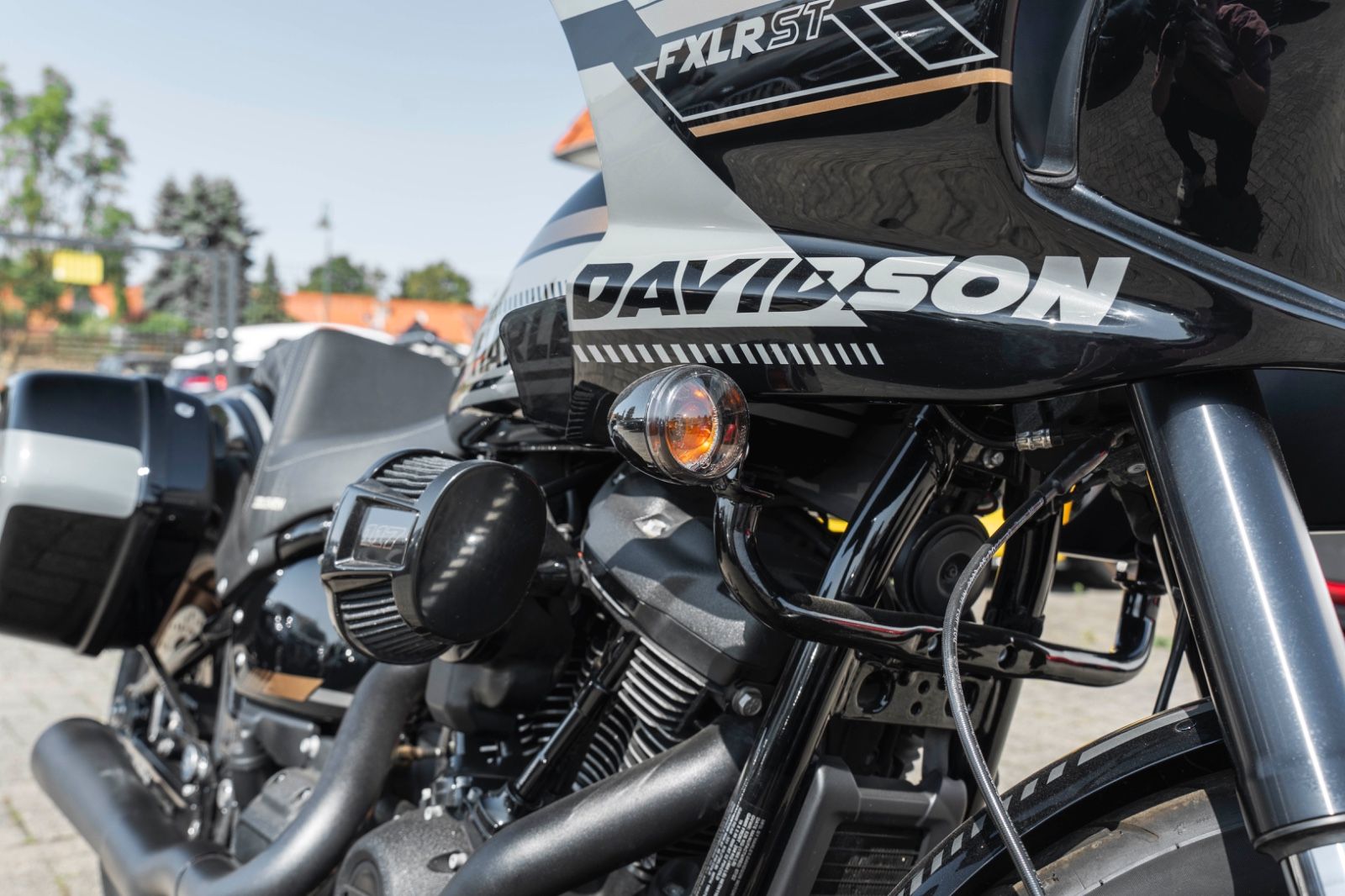 Fahrzeugabbildung Harley-Davidson FXLRST