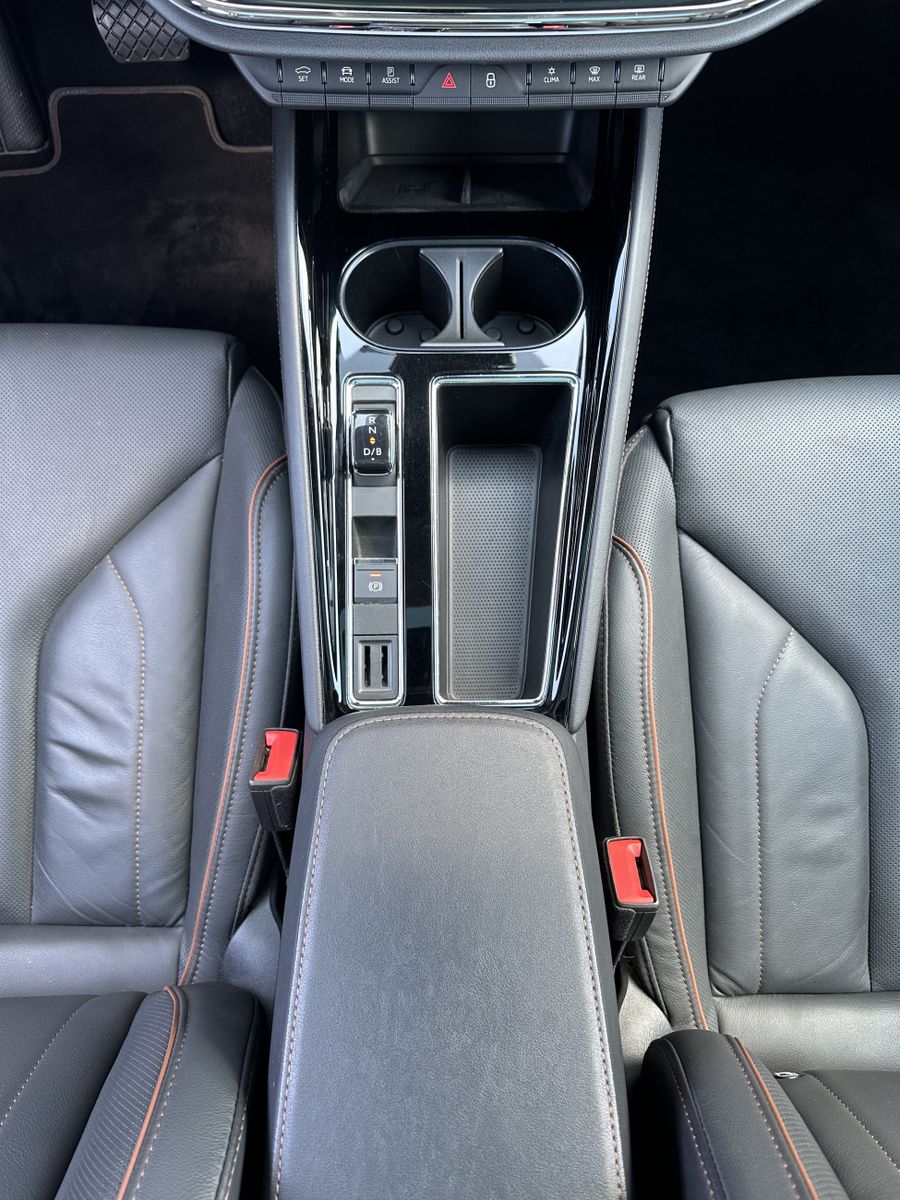 Fahrzeugabbildung SKODA Enyaq 80 Suite Drive Sport Plus NAV+LED+ACC+PANO