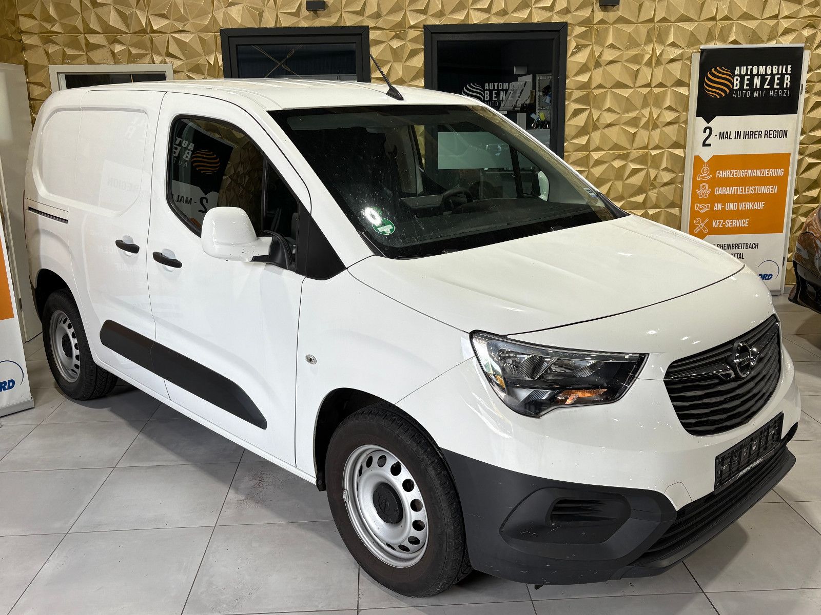 Fahrzeugabbildung Opel Combo E Cargo Edition/2-SITZ/APPLE/AHK/KLIMA