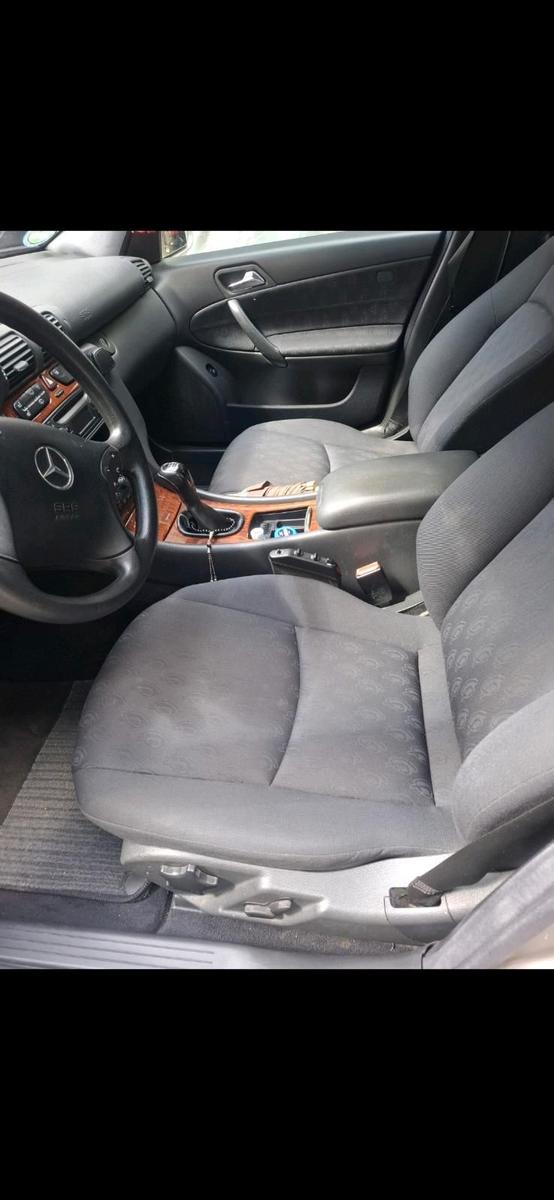 Mercedes-Benz C180 2004 — photo 11