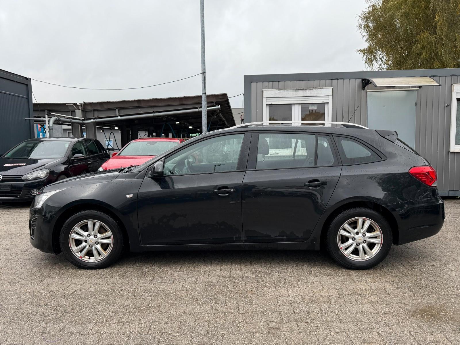 Chevrolet Cruze 2013 — interior