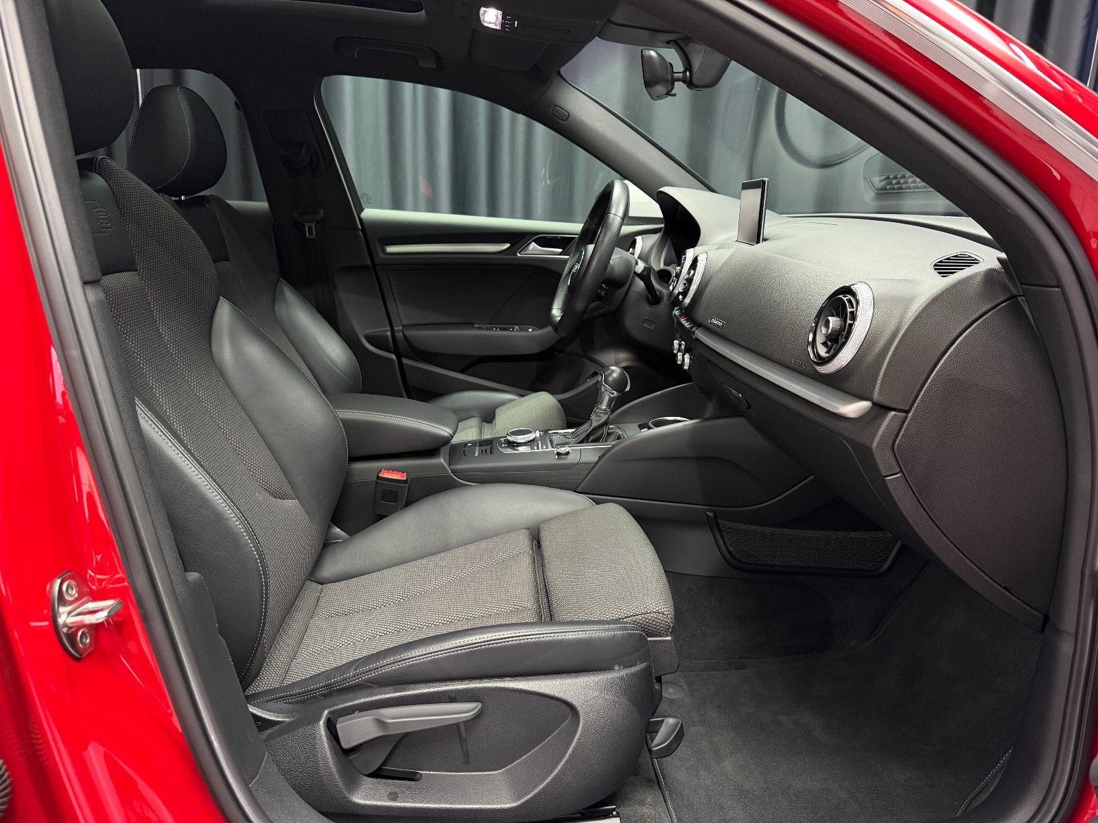 Fahrzeugabbildung Audi A3 Sportback e-tron s-line |AHK|PANO|NAVI