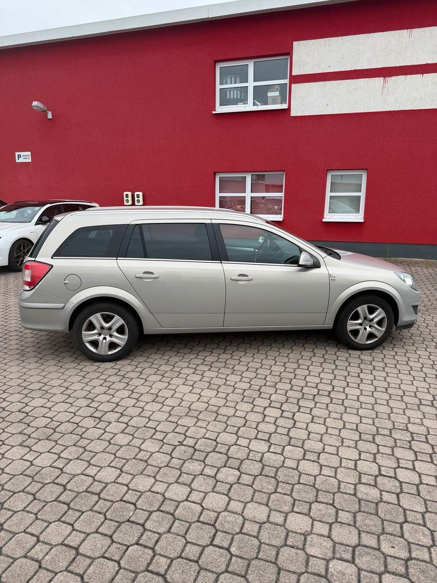 Opel Astra 2010 — engine 116 HP (85kW)