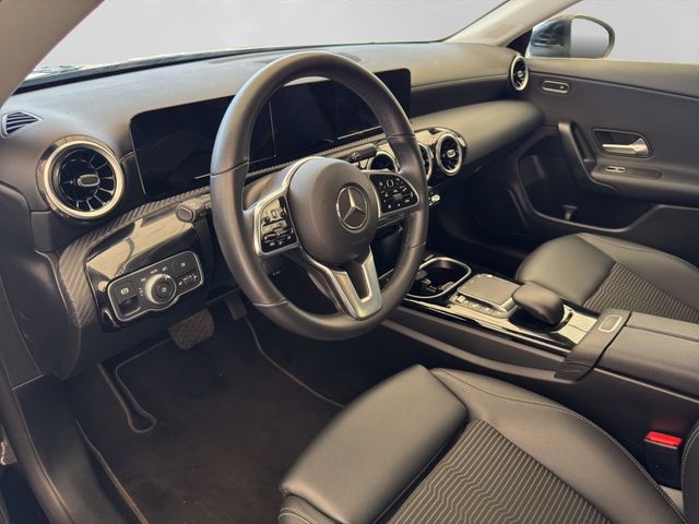 Fahrzeugabbildung Mercedes-Benz CLA 250 Shooting Brake e 8G-DCT+Navi+Spur+MBUX