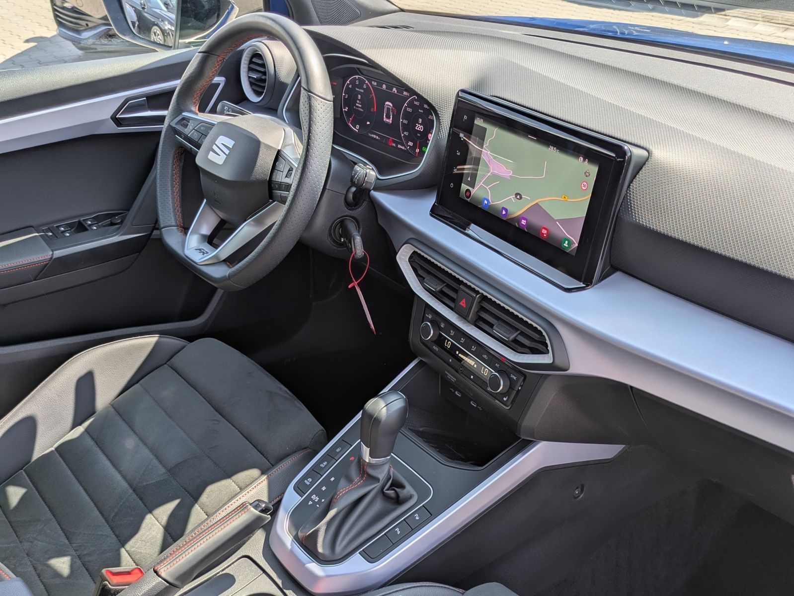 Fahrzeugabbildung SEAT Arona 1.0 TSI FR DSG AHK*ACC*LED*APP*DAB*KAMERA