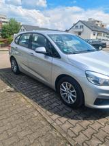 BMW Active Tourer 220i - BMW 220 Active Tourer mit Benzin-Antrieb: Limousine, Automatik