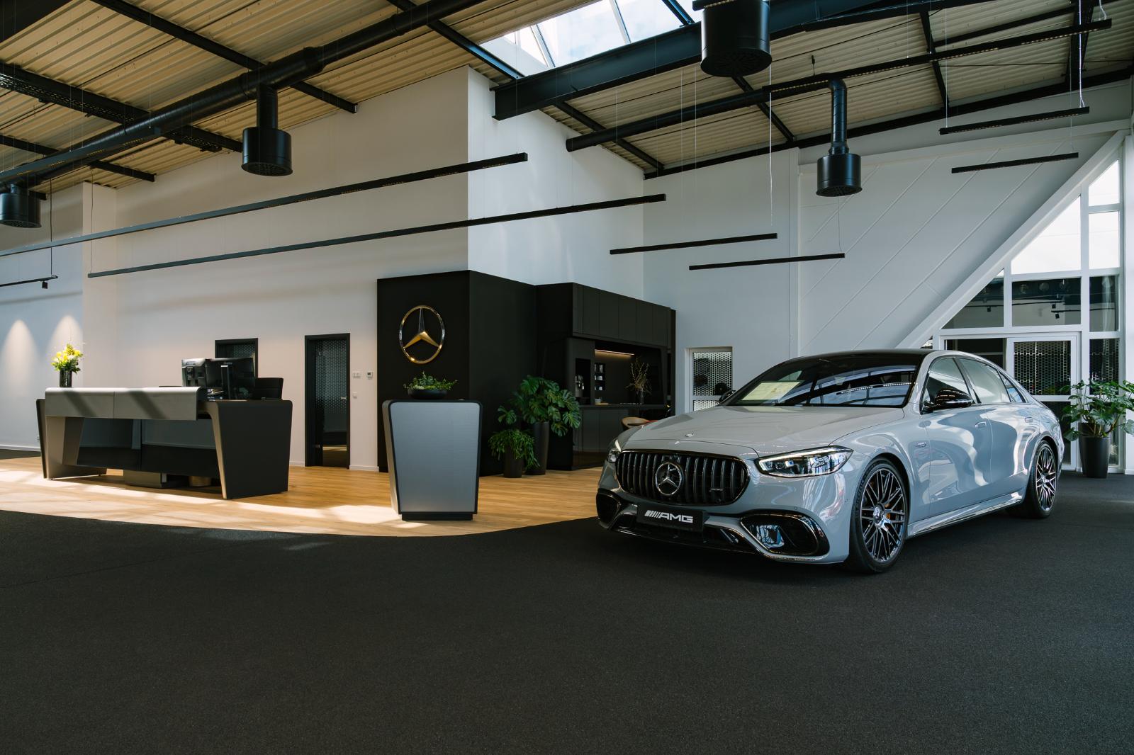showroom-image-top