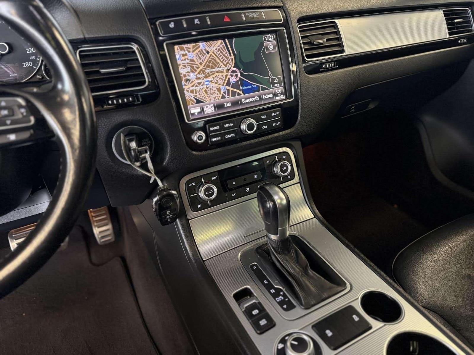 Volkswagen Touareg V6 TDI R-LINE Terrain Tech 4Motion PANO 