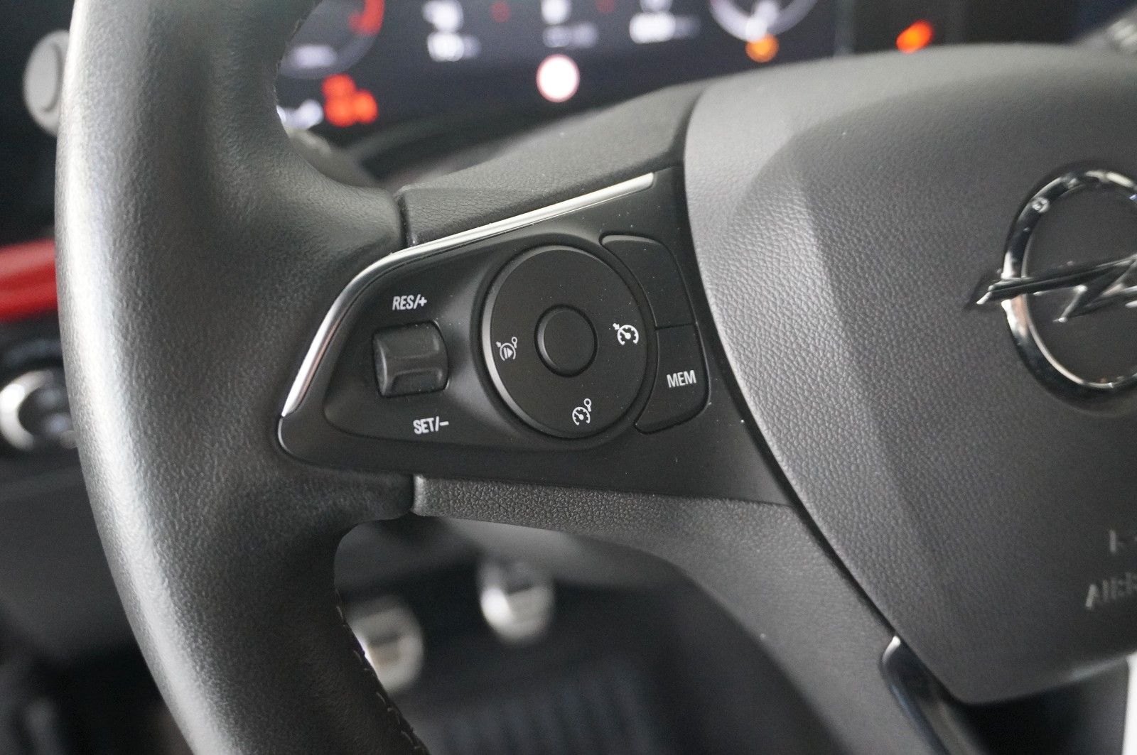 Fahrzeugabbildung Opel Mokka GS Line 1.2 NAVI/LED/KAMERA/SPORT/VIRT/DAB