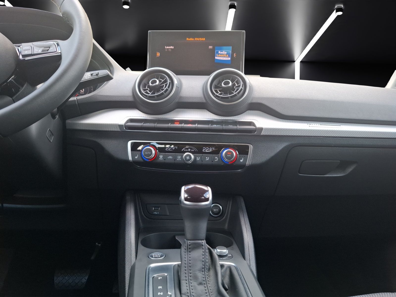 Fahrzeugabbildung Audi Q2 35 TFSI advanced S-tronic Matrix AVC Navi ACC