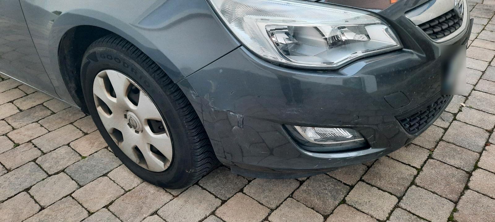 Opel Astra 2012 — interior