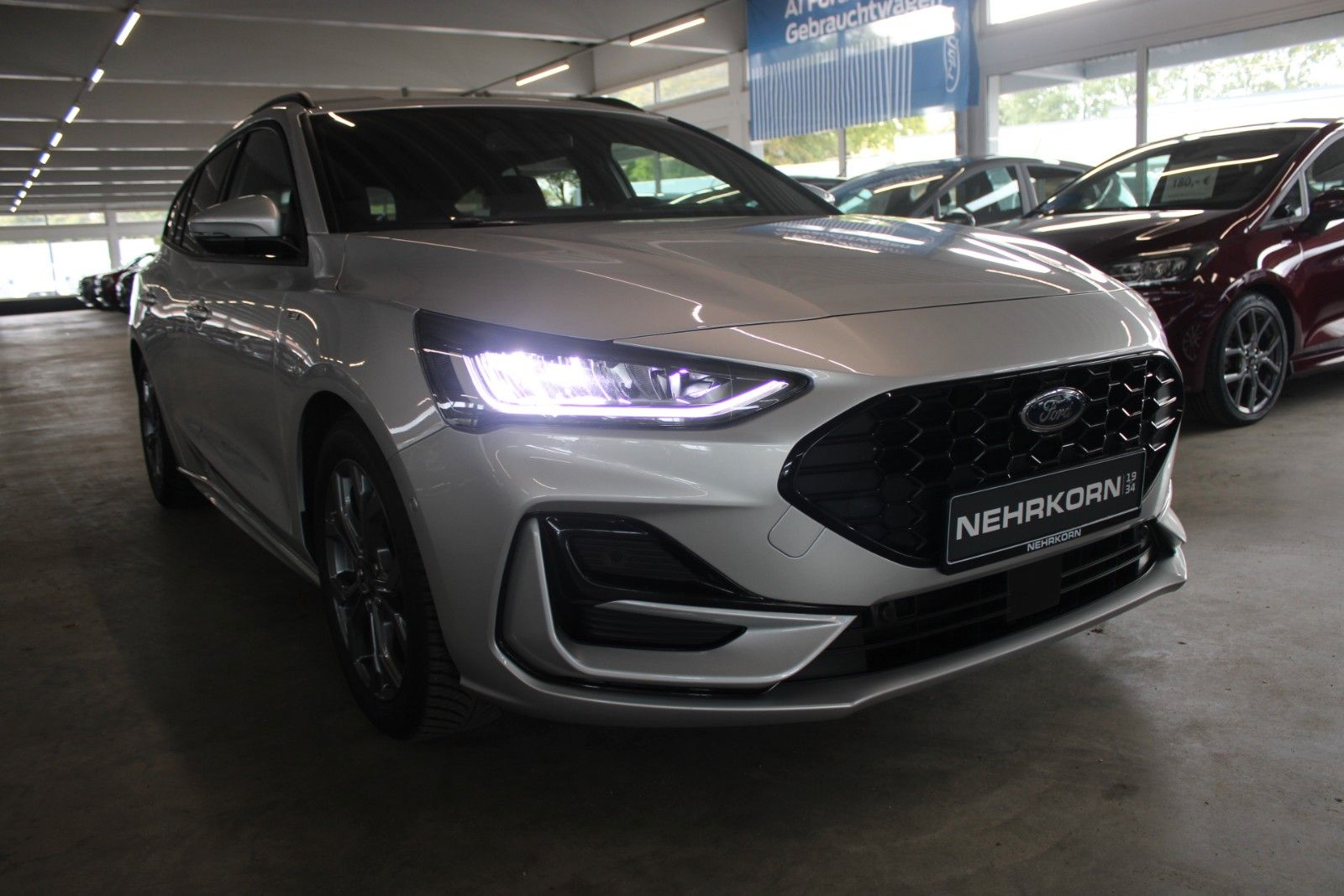 Fahrzeugabbildung Ford Focus ST-Line X Aut. LED ACC HUD WinterP el.Heck