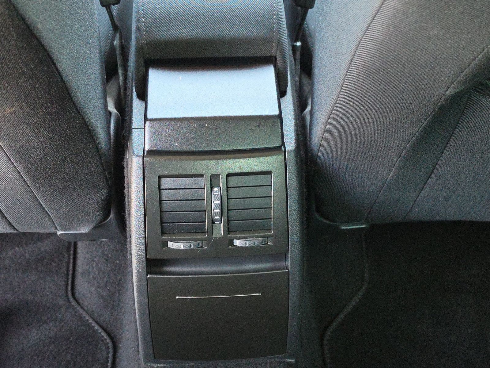 Fahrzeugabbildung SKODA Yeti TDI Ambition Plus Edition 4x4 ALLRAD TEMPOM