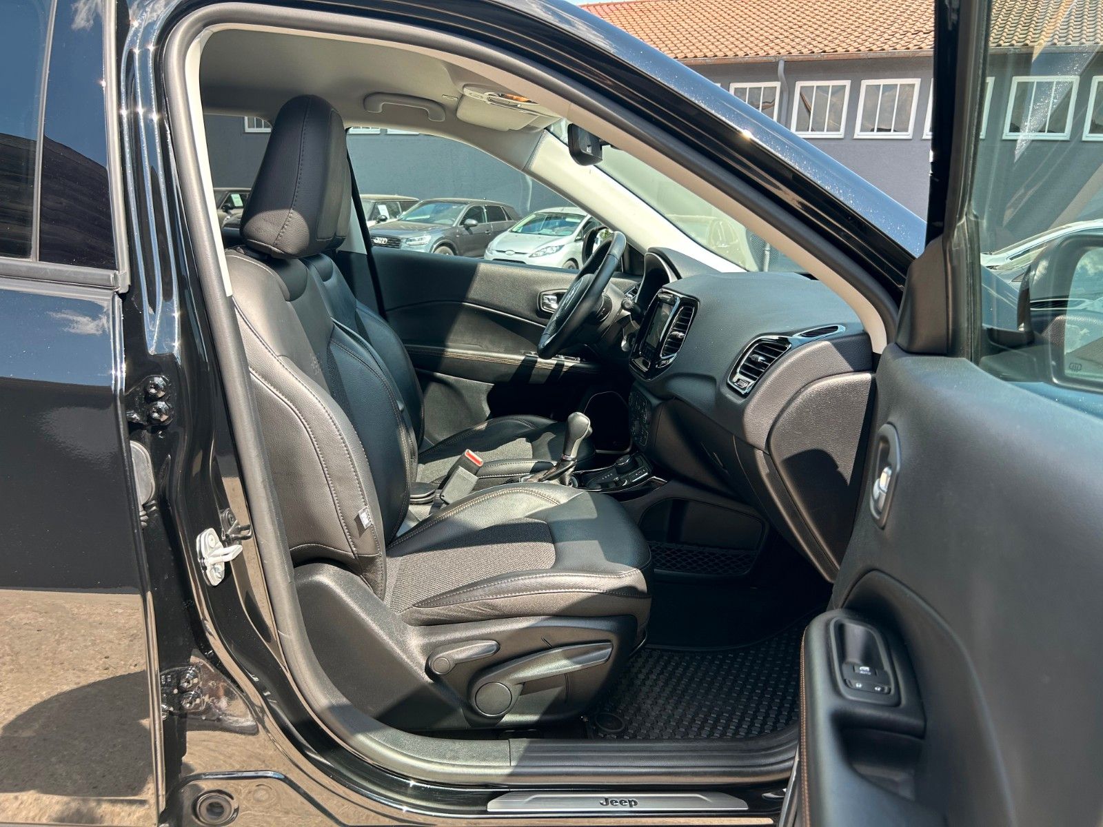 Fahrzeugabbildung Jeep Compass 1.4 Limited 4x4 Automatic Kamera beats