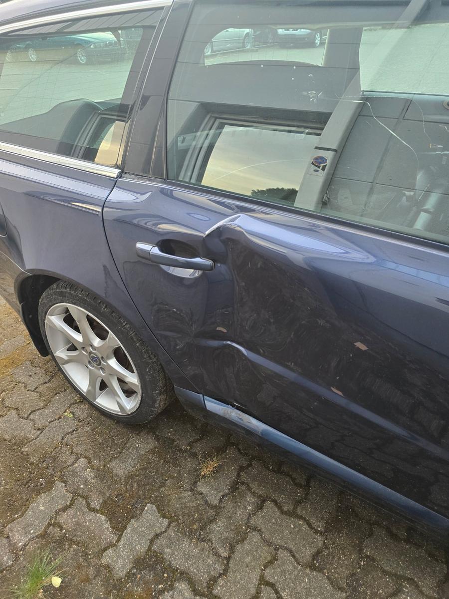 Volvo V70 2013 — rear view