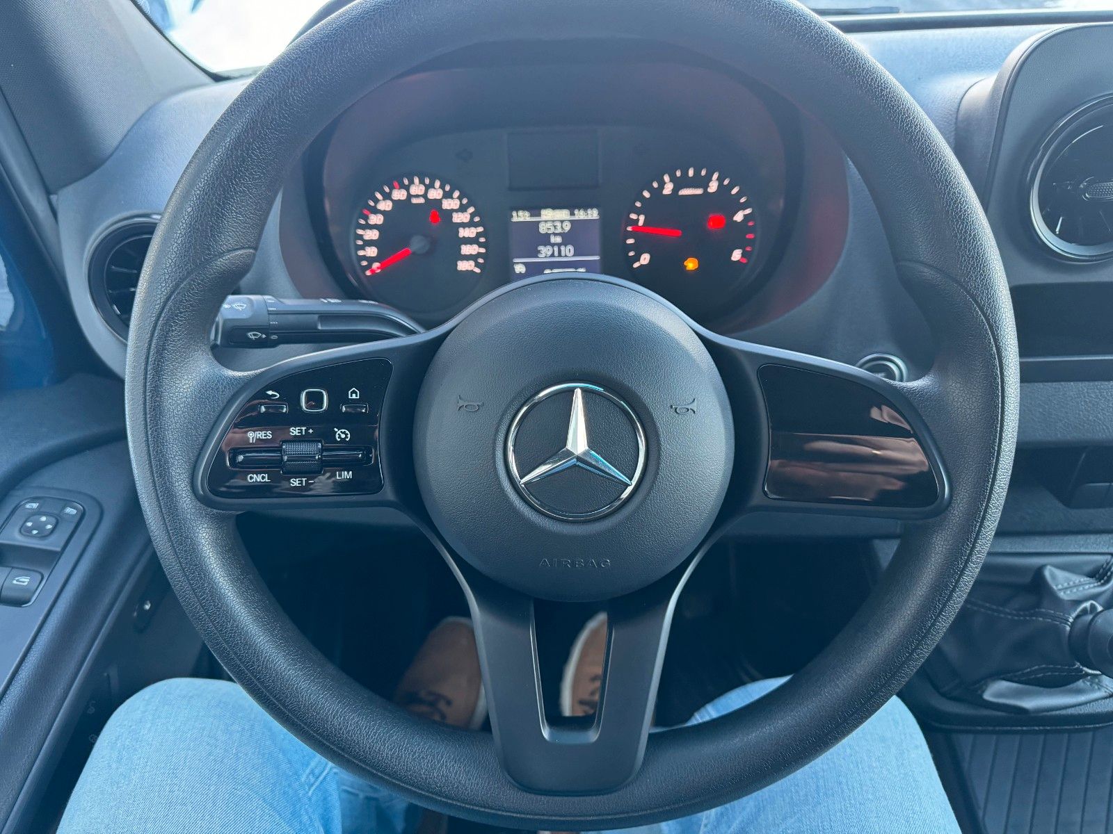 Fahrzeugabbildung Mercedes-Benz Sprinter 215 CDI DoKa Pritsche Plane AHK Klima