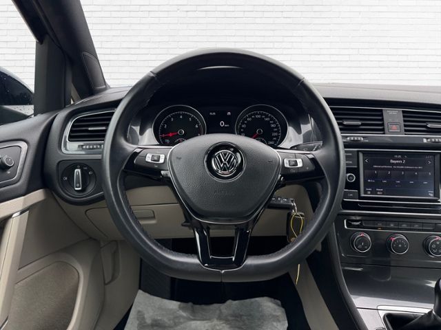 Fahrzeugabbildung Volkswagen Golf Comfortline 1.0 TSI 5-Gang AC PDC ZV