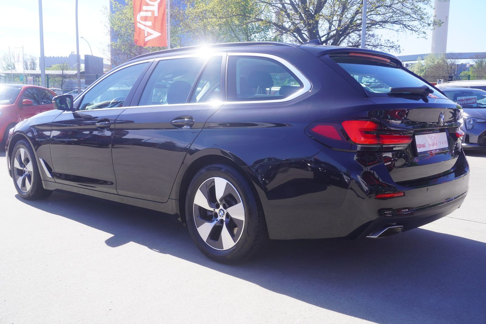 BMW 520i Touring Aut. LED Navi Leder Virtual Cockpit imagem 3