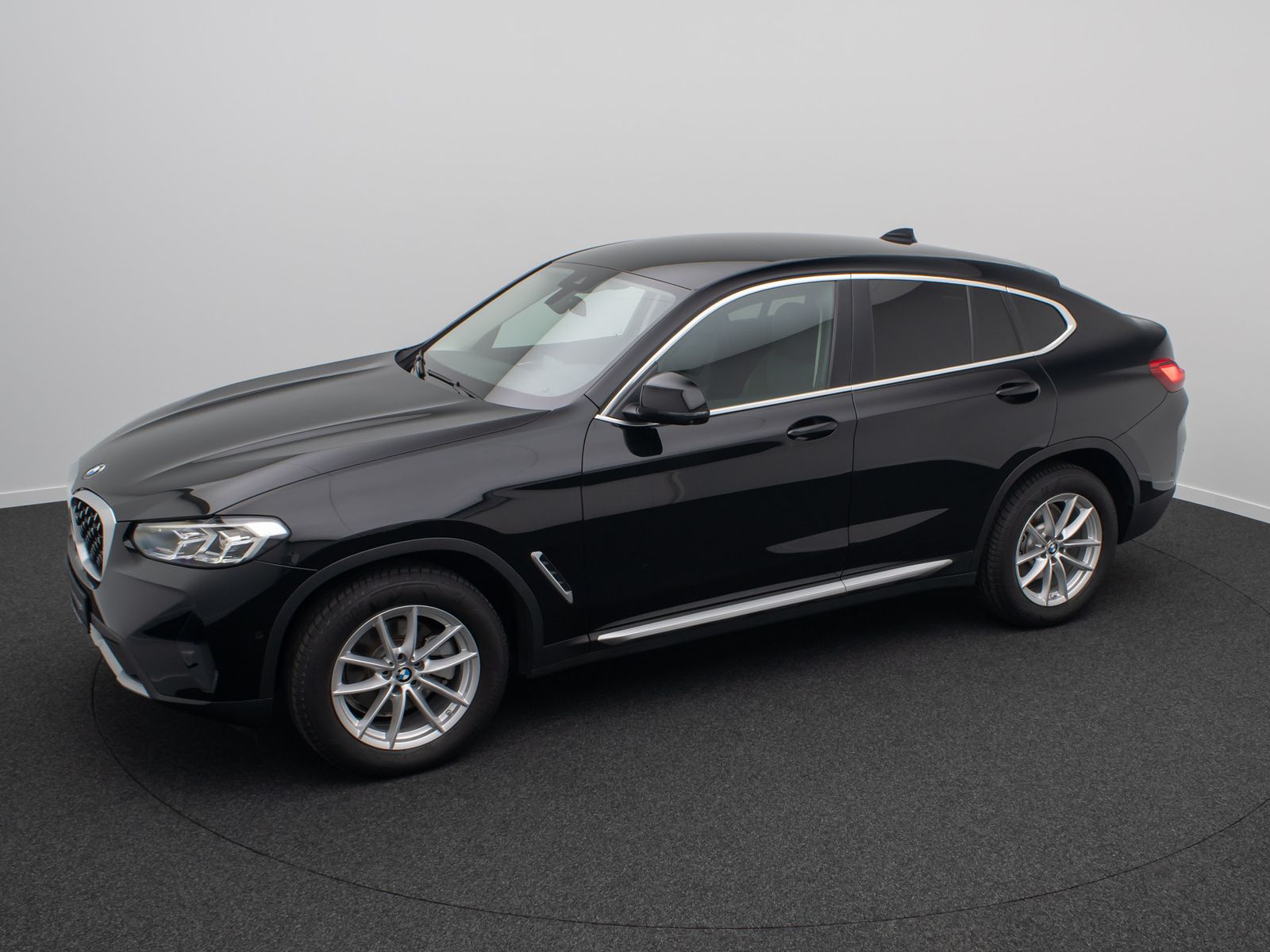 Fahrzeugabbildung BMW X4 xD20i 360&deg; DAB CockpitPlus WLAN LED M Sport