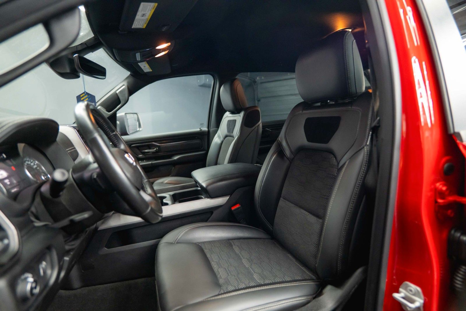 Fahrzeugabbildung Dodge RAM 5.7 V8 HEMI 4x4 Built to Serve AXLE LOCK FOX