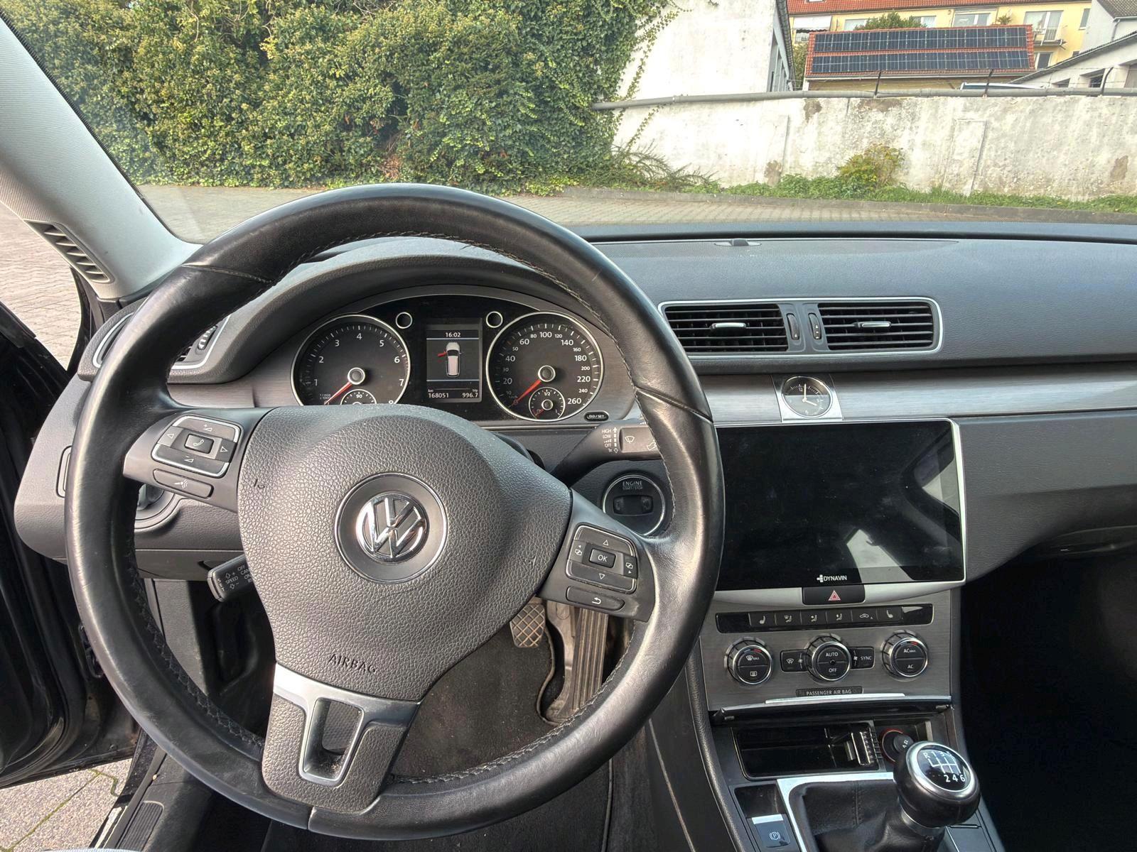 Volkswagen Passat 2012 — photo 10