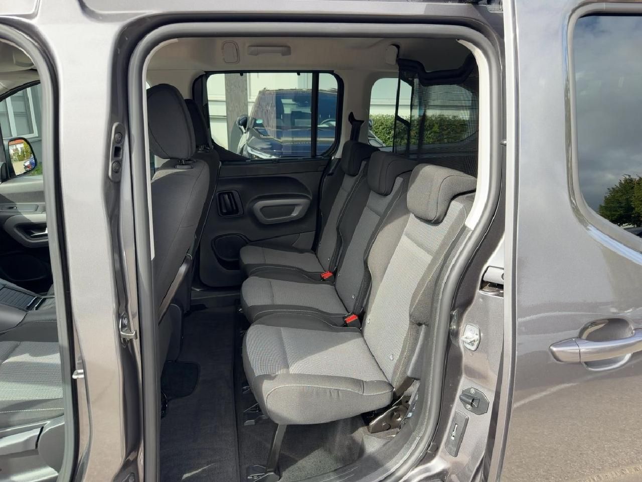 Fahrzeugabbildung Toyota Proace City Verso L2 1,2 Team D *AHK + Comfortp.