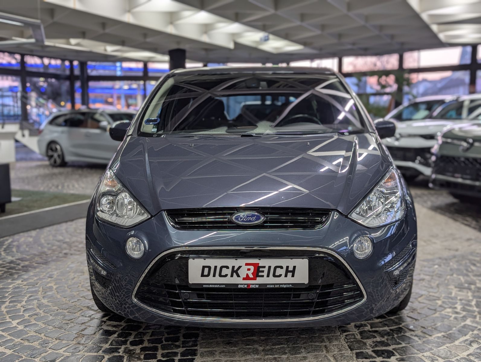 Fahrzeugabbildung Ford S-MAX Titanium SHZ*PDC*TEMP*NAVI*7 SITZER