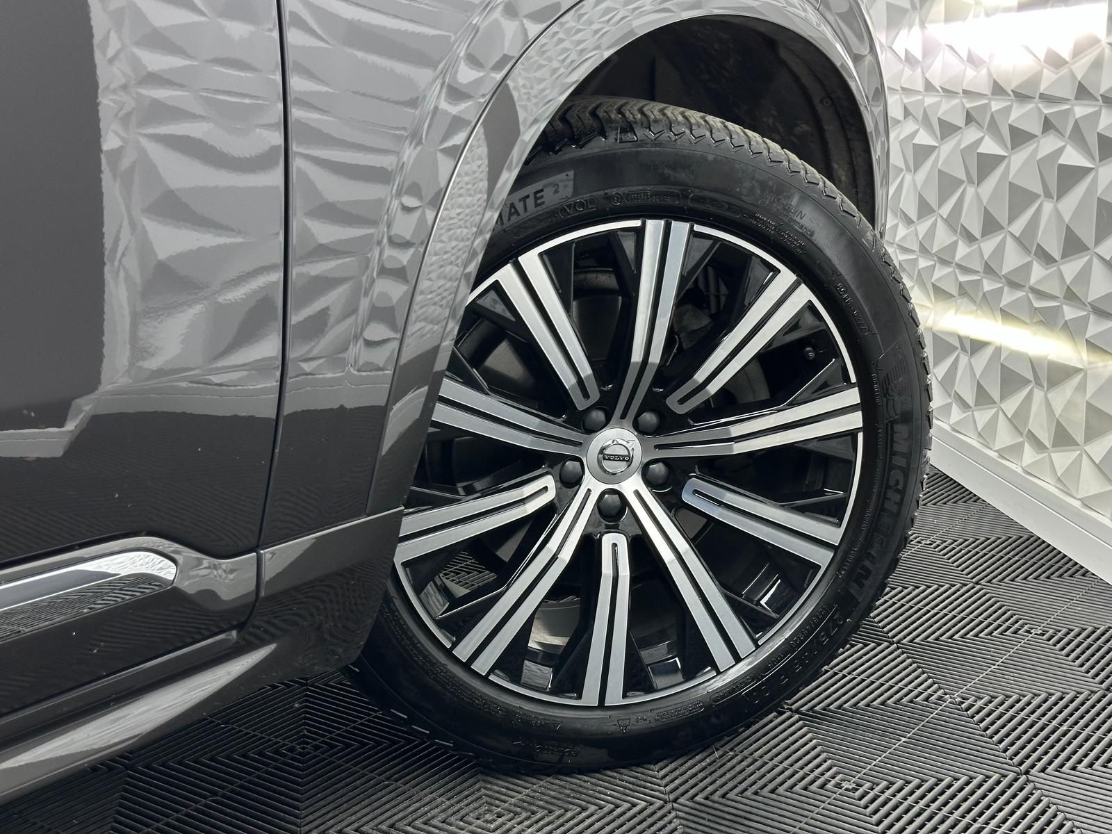 Fahrzeugabbildung Volvo XC90 B5PLUS BRIGHT/AWD/STDHZ/PANO/H&K/ACC/360°