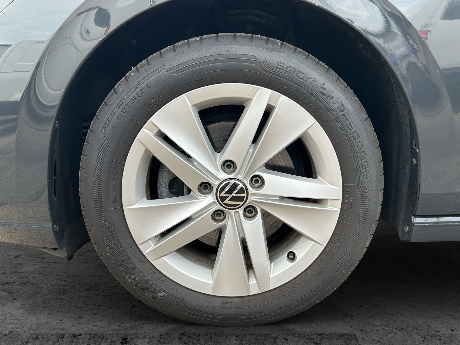 Fahrzeugabbildung Volkswagen Golf VIII Life TDI DSG LED ACC SH PDC Navi AID D